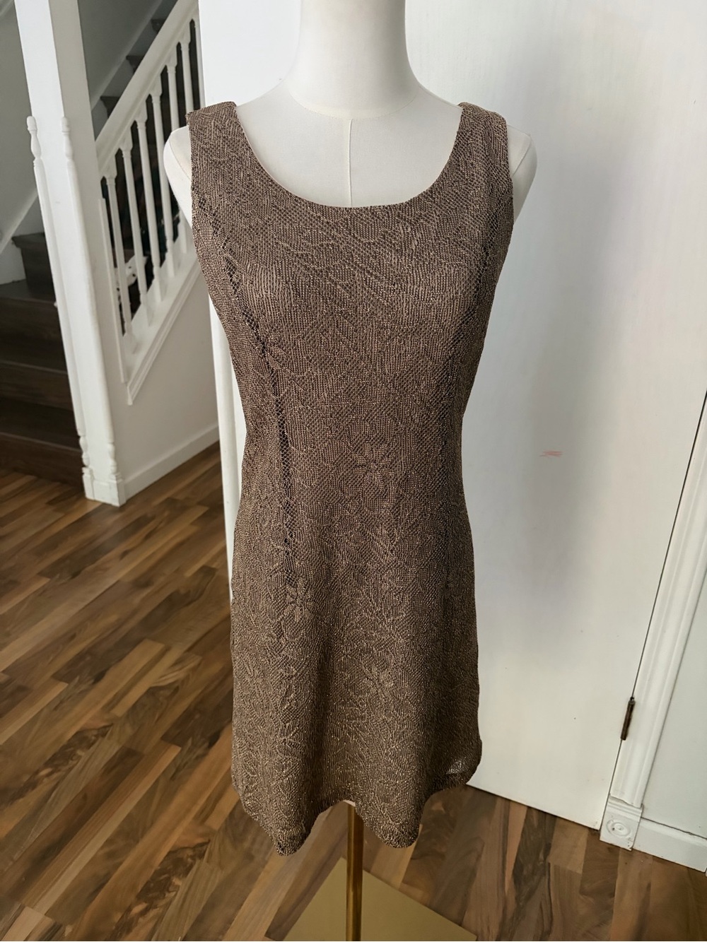 Onyx Nite Bronze Gold Textured Lace Overlay Metallic Shift Dress, Medium, EUC
